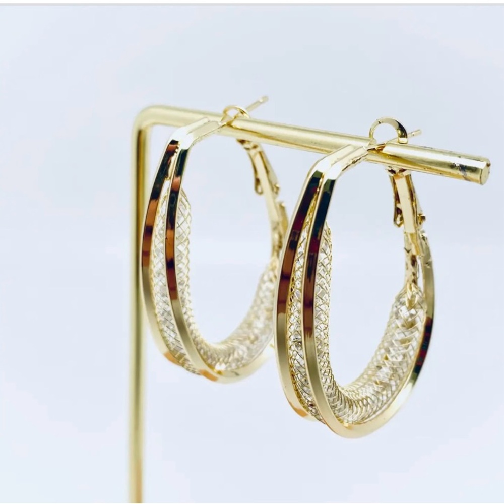 Elegant Gold Hoop Earrings